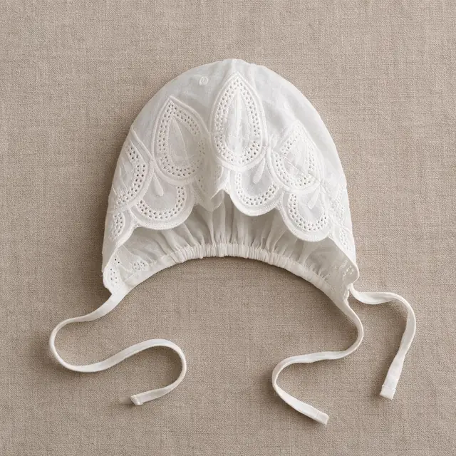 Broderie Shell Bonnet