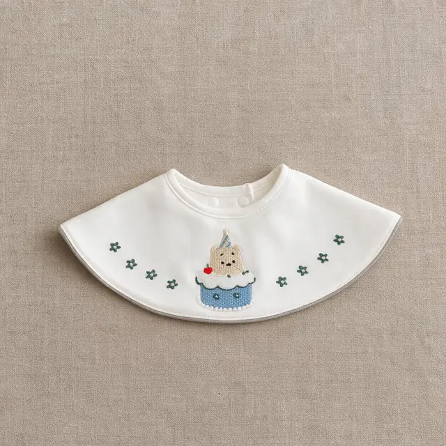Little Bear Cupcake Bib